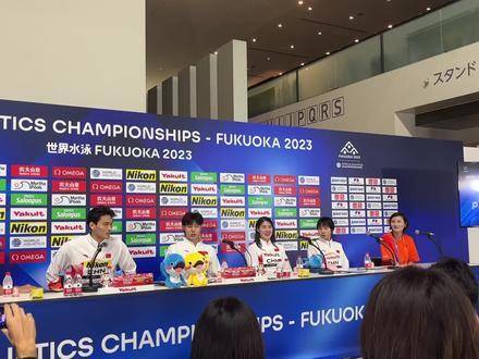 徐嘉余率中国男女4x100混接力队世锦赛夺金