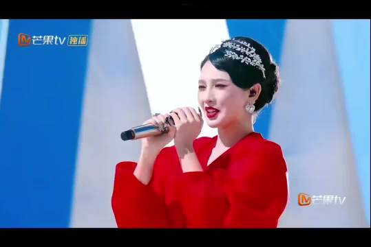 吴昕谭维维彭小苒浪姐舞台再同框