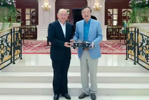 华为“朋友圈”狂欢背后，车圈的依附与焦虑！