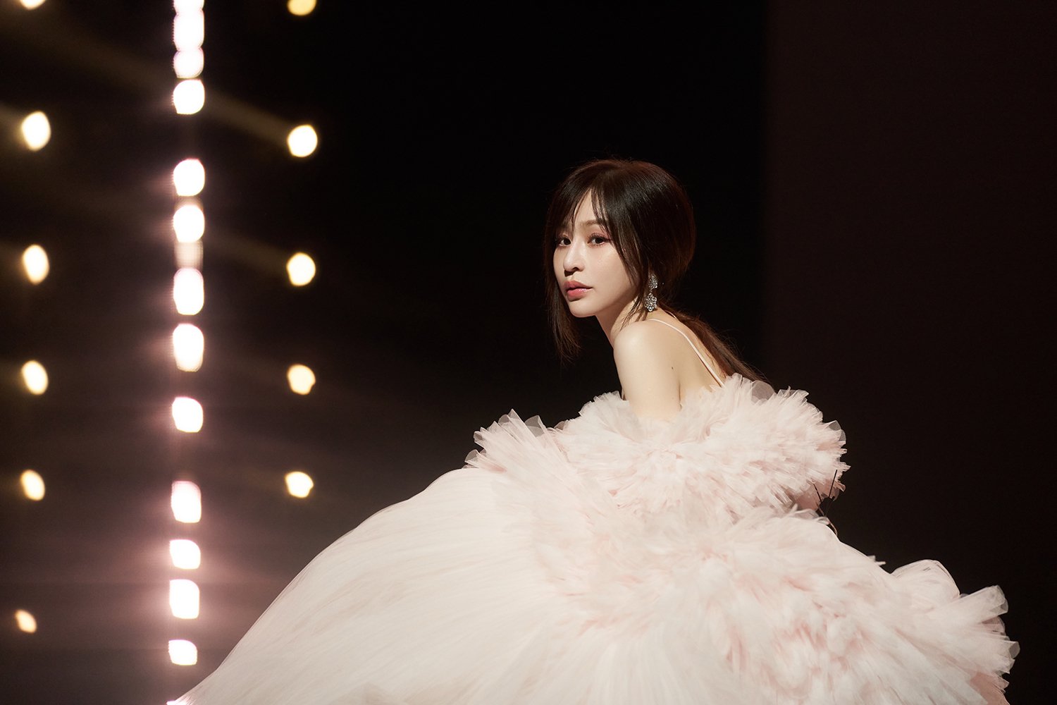 《当你》等三首金曲大串烧，王心凌把《乘风破浪》变成个人演唱会