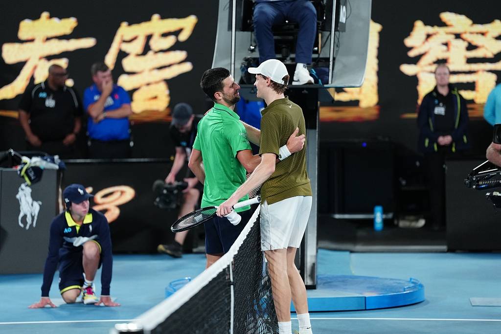 两度落后逆转!德约科维奇破辛纳连胜魔咒!大满贯25冠只差一胜!