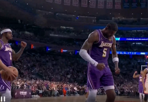 硬顿！艾顿接詹姆斯妙传空接打成2+1，首节4中4拿到9分4篮板