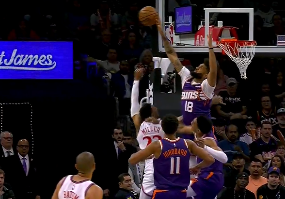 乔丹-米勒突破被利弗斯血帽，巴图姆发边线球直接传给对面