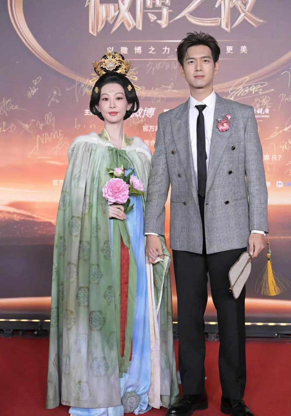 苦笑不会消失，李现的苦笑转移给张若昀，李现“现学现卖”