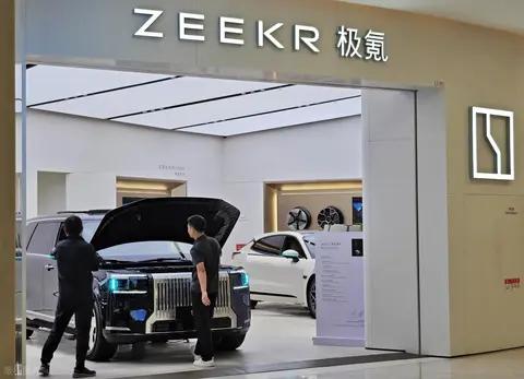 吉利汽车1月销量超27万辆！极氪品牌交付量近乎翻倍，新能源近50%