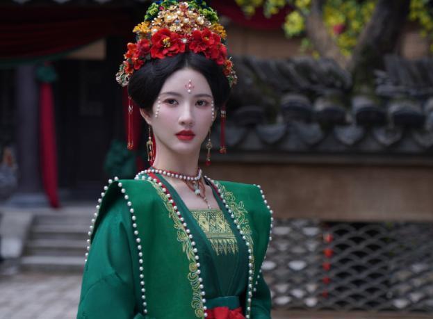 墨雨云间小配角摇身一变成女主,于正力捧的女演员给她当配角