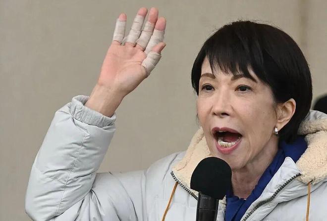 最新 | 又卖惨？高市早苗“秀手伤”！此前“奥斯卡级”飙泪！