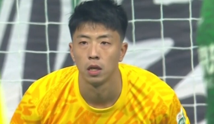 上赛季还在中超首发29场，博主：梅州客家28岁门将郭全博退役