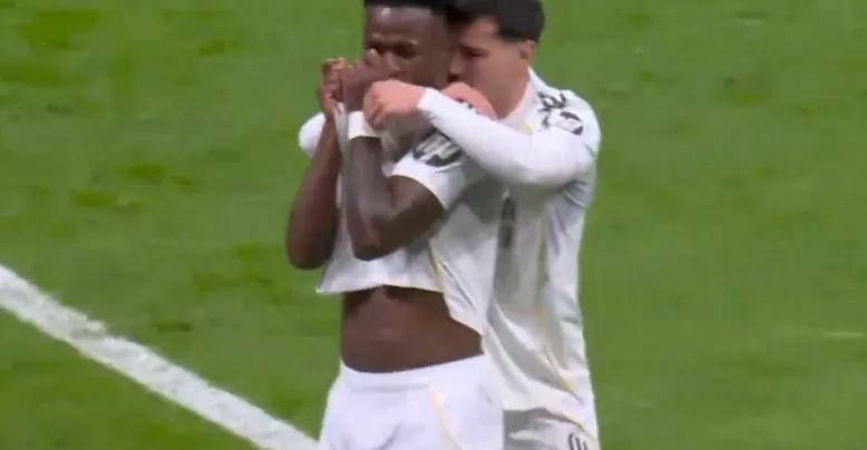 维尼修斯终结105天进球荒!单挑三人轰惊艳世界波,亲吻队徽回击嘘声_比赛_欧冠_皇家马德里