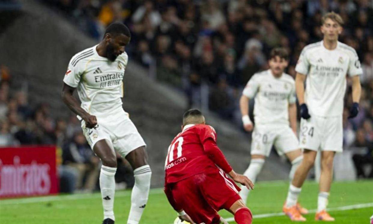 追平C罗仍遭质疑?姆巴佩27岁轰59球，皇马甜蜜烦恼:助攻萎缩+队友被嘘!