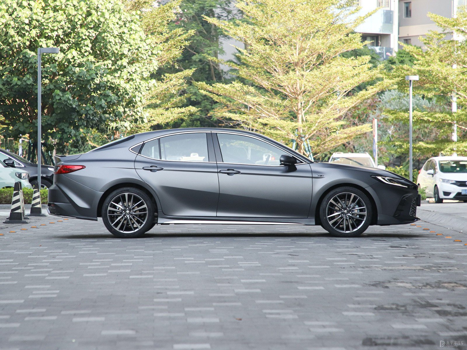 想在30万以内买车，有什么最新推荐吗