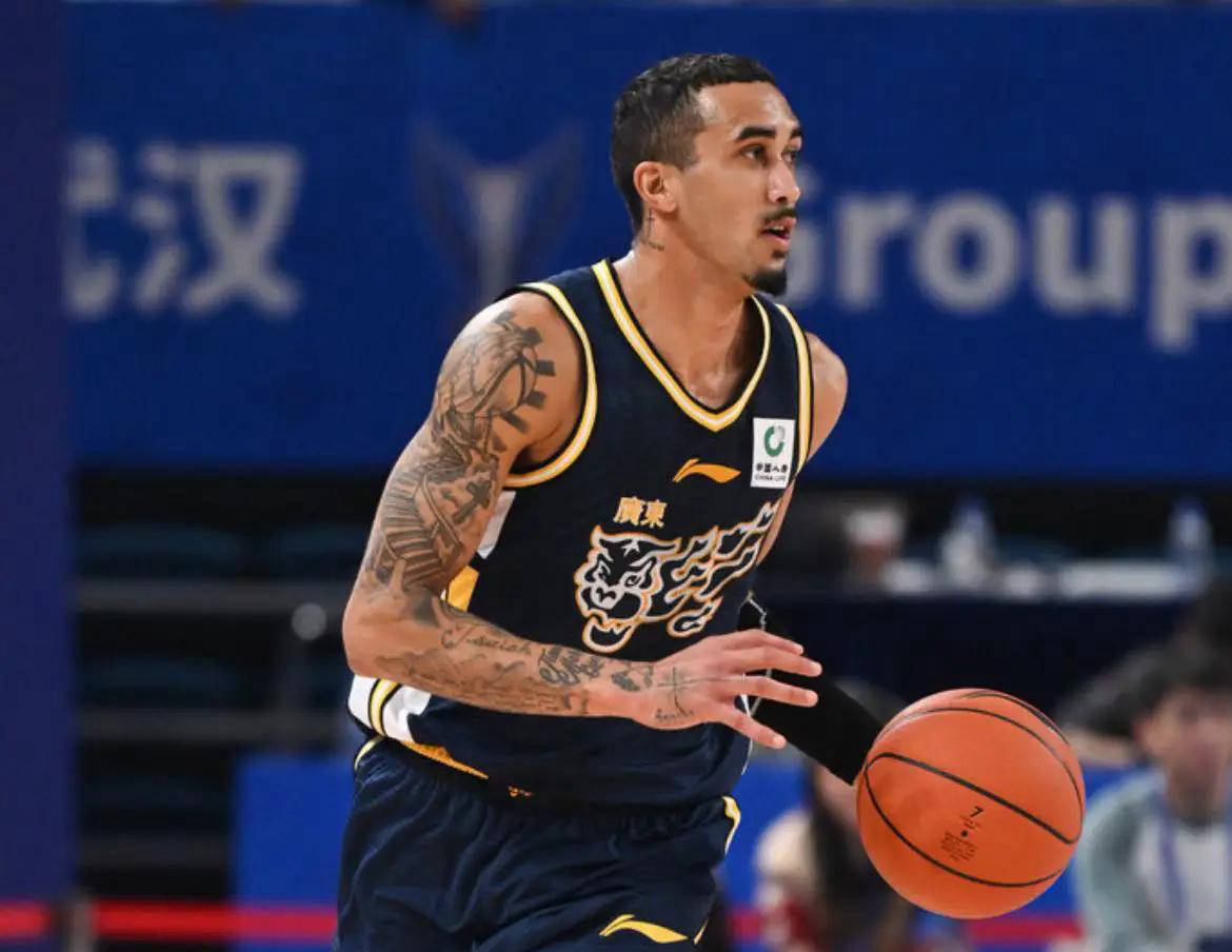 奎因全能36+11+6,广东104-76大胜四川终结连败