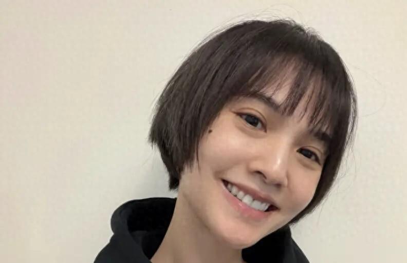 杨丞琳剪耳下3公分极短发!完全变为另外一个人,粉丝看傻:是高中生?