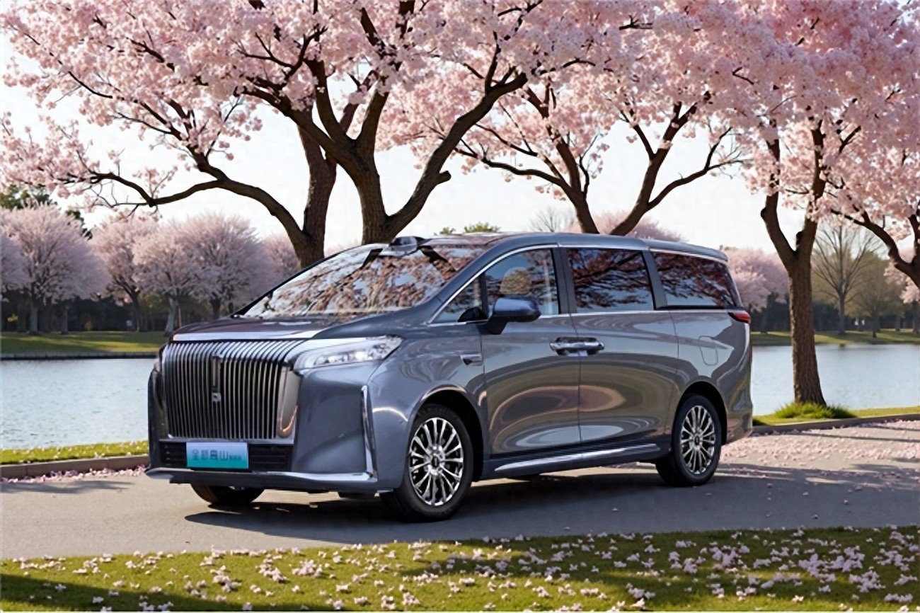 家庭与商务需求兼顾!2025三款豪华MPV深度对比分析