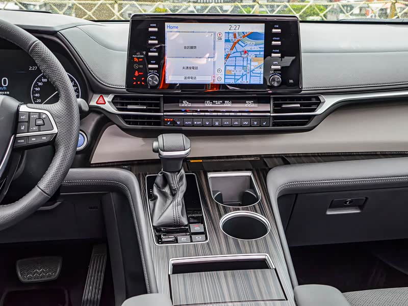 丰田塞纳混动四驱落地价是多少