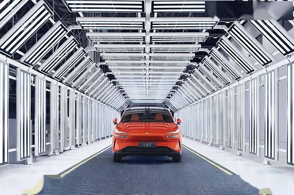 1.9平米天幕，座椅放平堪称“移动大床”，通风、加热、按摩统统有！