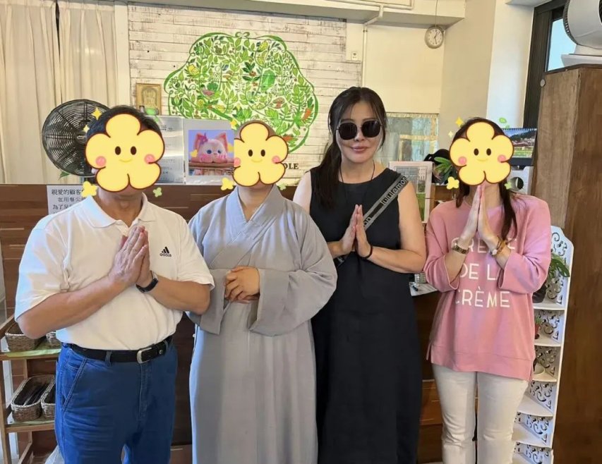 王祖贤过中秋被网友偶遇，发量充盈骨相超绝，年近60岁依然元气满满！