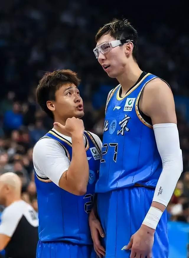 同情却无奈！手握周琦赵睿 为何逼得球迷喊许利民下课？