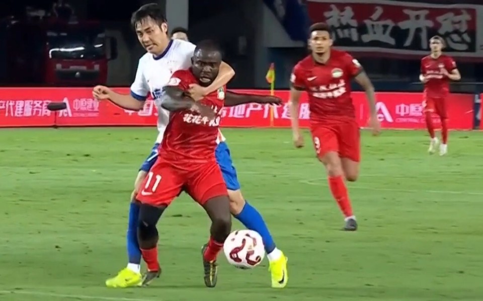 记者：山东泰山后卫吴兴涵已出发前往天津津门虎报到