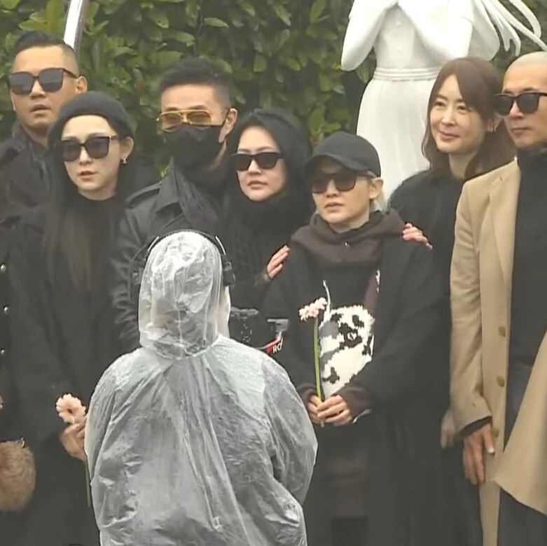 大S纪念雕像正式揭幕！超10位明星出席，前男友周渝民也现身了