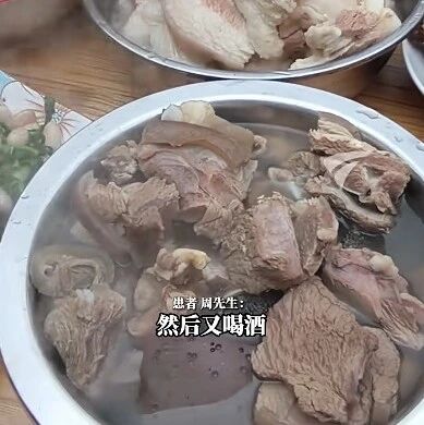 连吃几天杀猪饭后，腹部剧痛，云南一男子确诊重症胰腺炎！