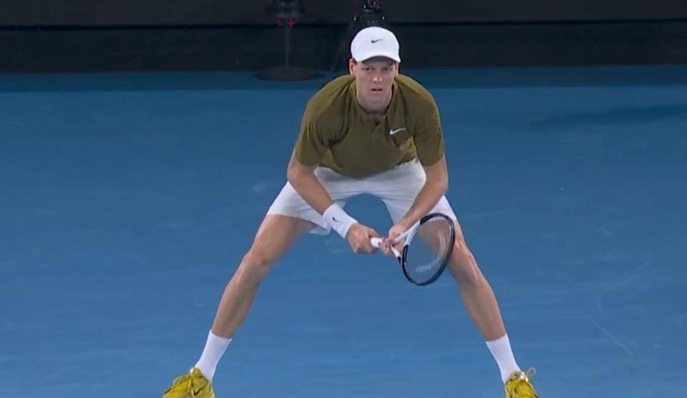 真是打不过!澳网消息:3-6，德约澳网半决赛首盘不敌辛纳