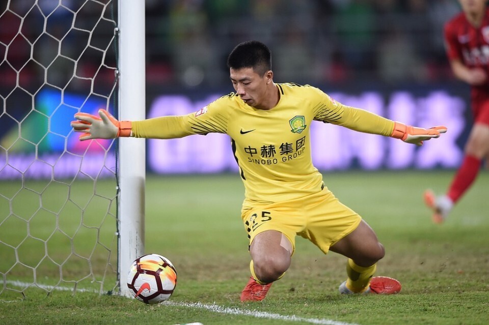 惋惜！曝前国门近视严重+28岁选择退役，曾任国安主力，助队夺足协杯