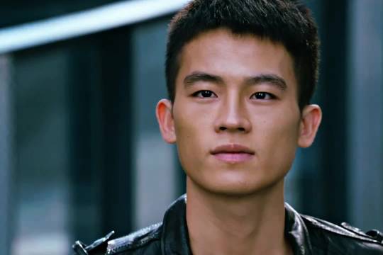 “对不起 是我影响你爱别人了”