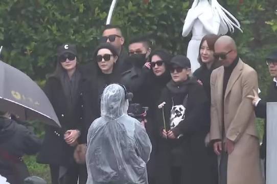 言承旭现身悼念大S神情哀伤