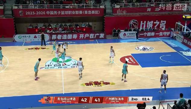 郭艾伦半场！超远！压哨！三分命中！你伦哥还是你伦哥！