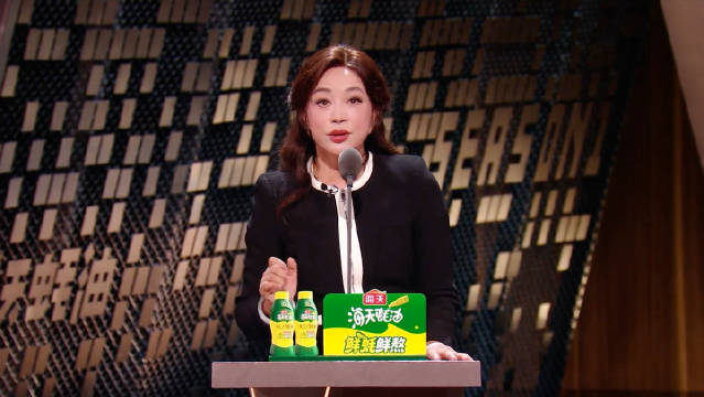 75岁刘晓庆回应年龄争议：“关你们什么事？”