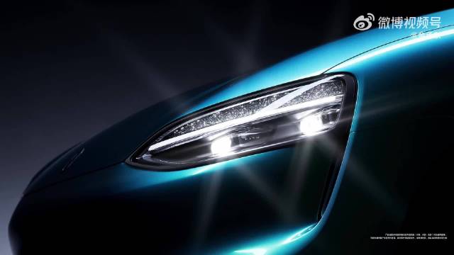 问界M6采用尊界S800碎钻灯组设计，定位年轻动感