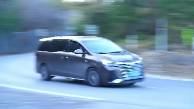 别克GL8跑山被疑CTCC车手驾驶