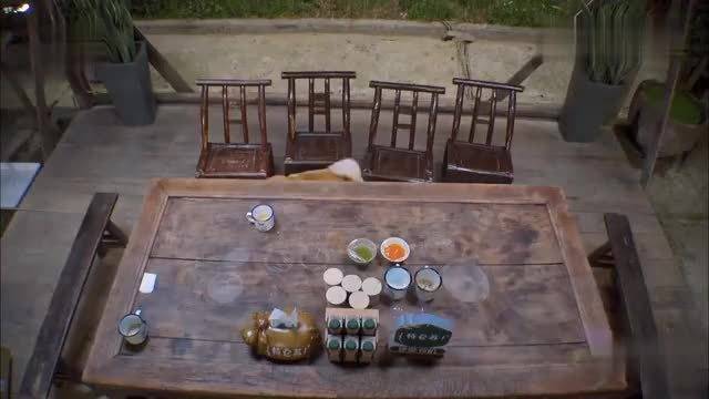 张艺兴逐渐彭仔化，狂吃凉面看饿众人，黄磊：超乎想象