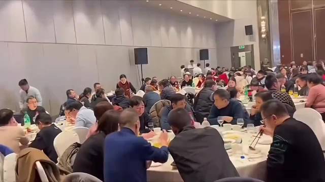 太逗了，还是00后会玩!婚礼开场用西游记啊!哈哈太可爱了!