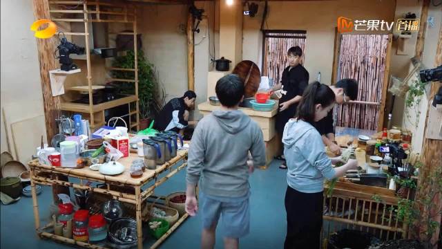 王迅改行程被黄磊吐槽赖着蘑菇屋不走，之前的陈赫跟沙溢都没被说