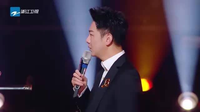 梁龙组二手玫瑰之前，在宾馆当保安，二十年前的照片都找出来了