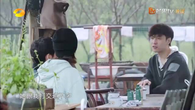 杨紫蘑菇屋辟谣：我跟张艺兴真的不熟！何炅拷问：那为啥传绯闻