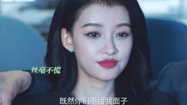 大嫂往那一站，把旁边老大衬得跟保镖似的