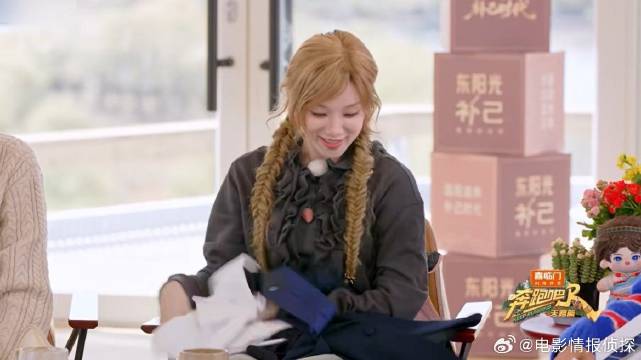 还是姚译添会玩！ 送白鹿制服，让她穿这去漂流