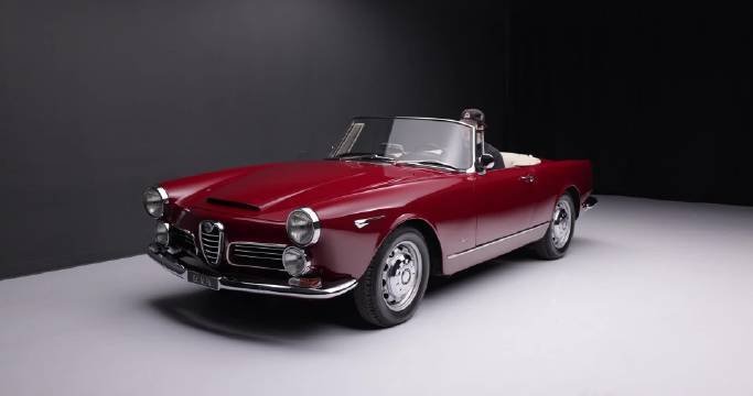 沉浸式体验1964款阿尔法罗密欧2600 Spider经典跑车