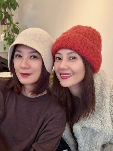 高圆圆贾静雯旧照引热议，网友称贾静雯更胜一筹