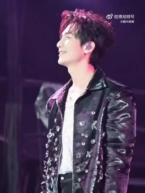 东方卫视春晚集结陈楚生萧敬腾胡彦斌胡海泉上演歌王争霸