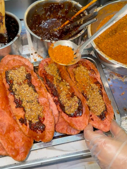 大理街头4元一份的假鸡肉外地人没见过这种吃法