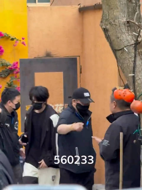 TF家族四代王橹杰等8人下班路透曝光，新剧开机时间引关注