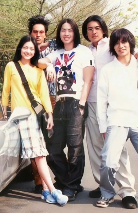 大S逝世一周年纪念仪式上，言承旭和周渝民具体的互动细节是怎样的？