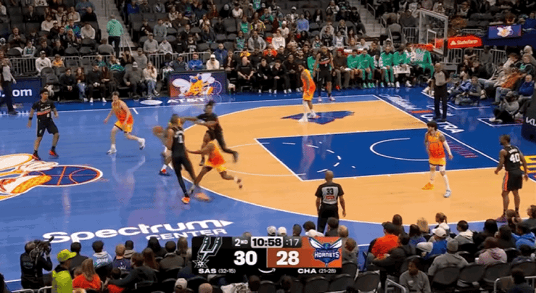 文班亚马丢三分！15中6仅16分8篮板无缘逆转 遭同届黄蜂榜眼完爆