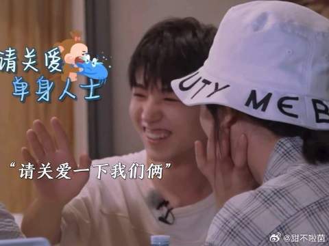 梳头姐弟遭虐待引关注