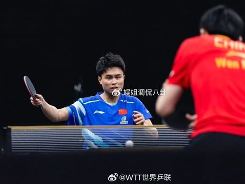 输给队友！19岁国乒新张继科领奖后转身离开 没与冠军打招呼+合影