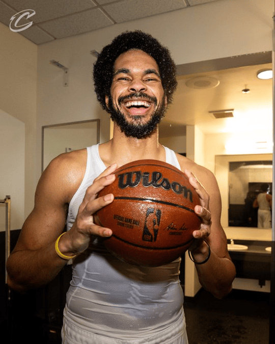 骑士中锋贾勒特·阿伦40分17板5助4帽的史诗数据，在NBA历史上处于什么水平？